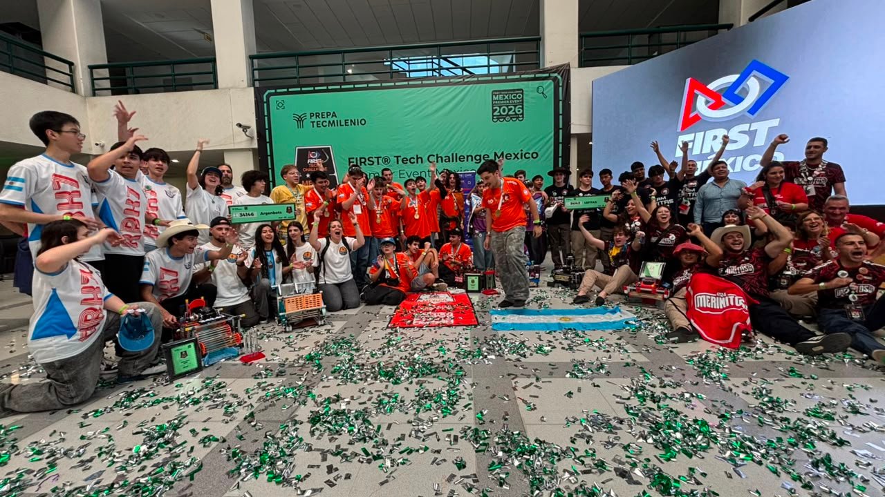 El equipo compitiendo en México